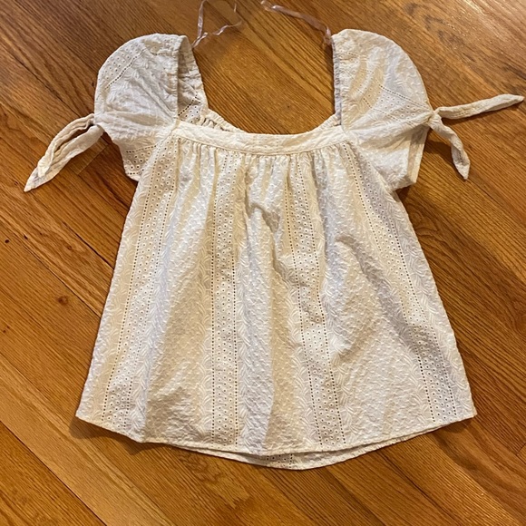 Universal Thread Tops - 🤍Eyelet Top🤍